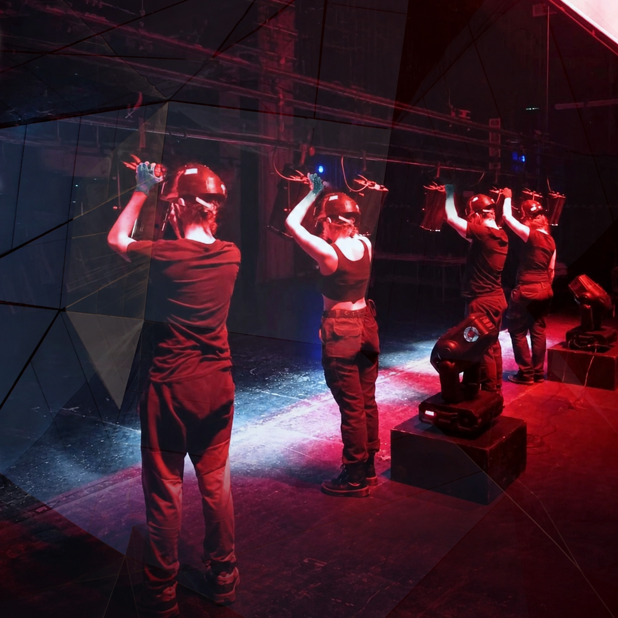 Alumnado de Escenografía trabajando en un taller práctico en la ESAD Córdoba